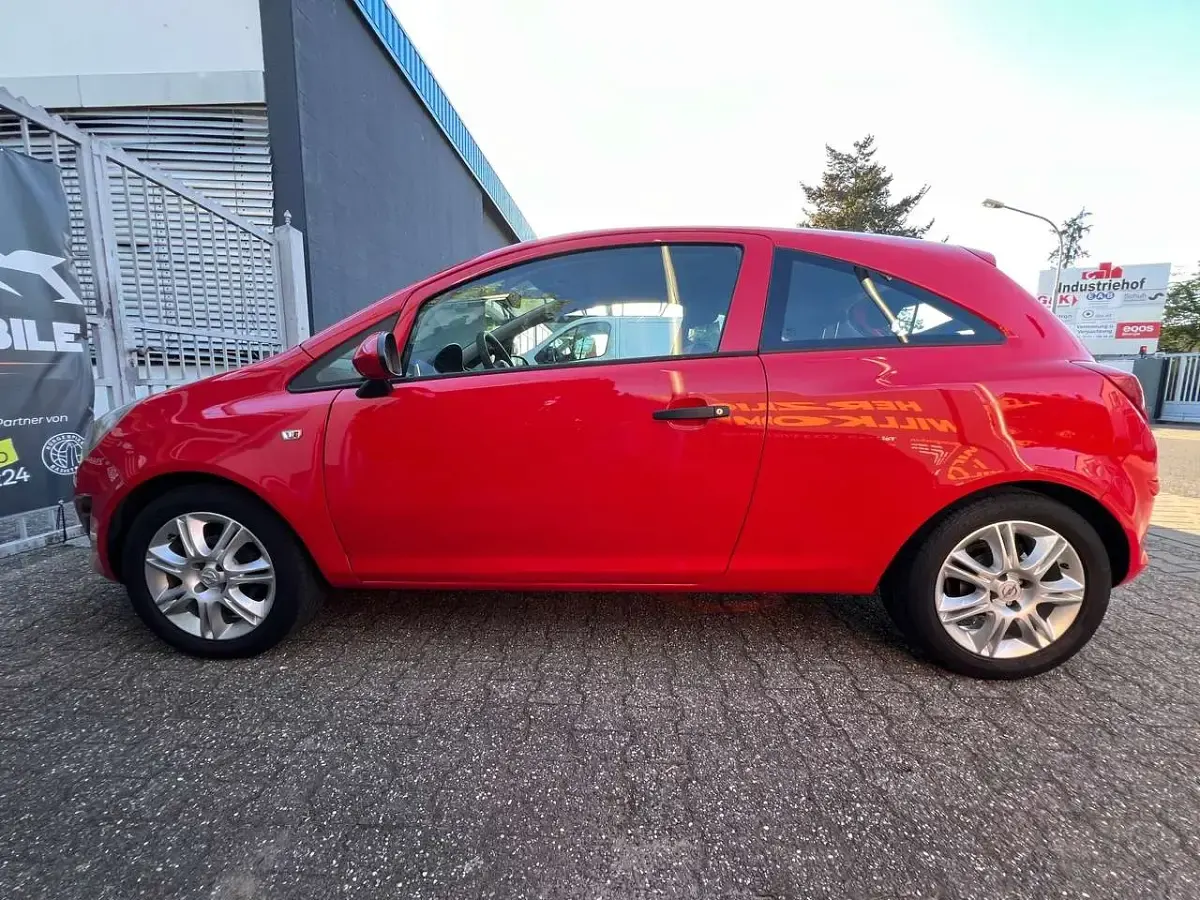 Gebraucht Opel Corsa Selection 69 PS (50 kW) 2013 Magma rot (b) Kleinwagen