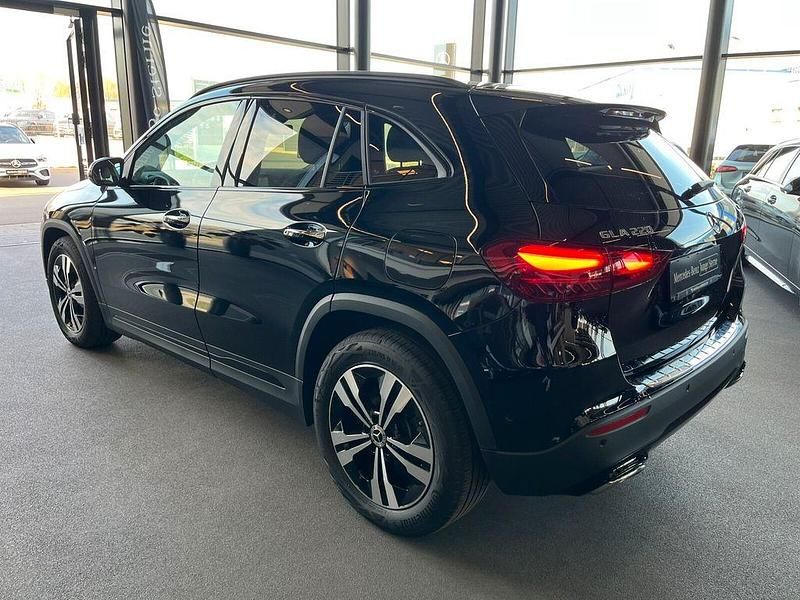Gebraucht Mercedes GLA220 Advanced Plus 191 PS (140 kW) 2024 Lack kosmosschwarz SUV