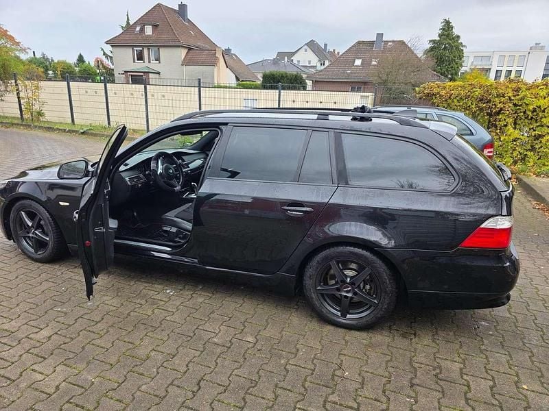 Schwarz Gebraucht 2010 BMW 520 Exclusive Kombi | 5.250 € (Superpreis) - Bild 1/4