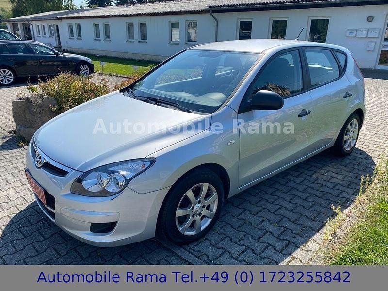 Silber Gebraucht 2010 Hyundai i30 Edition+ Limousine | 3.200 € (Superpreis) - Bild 1/4