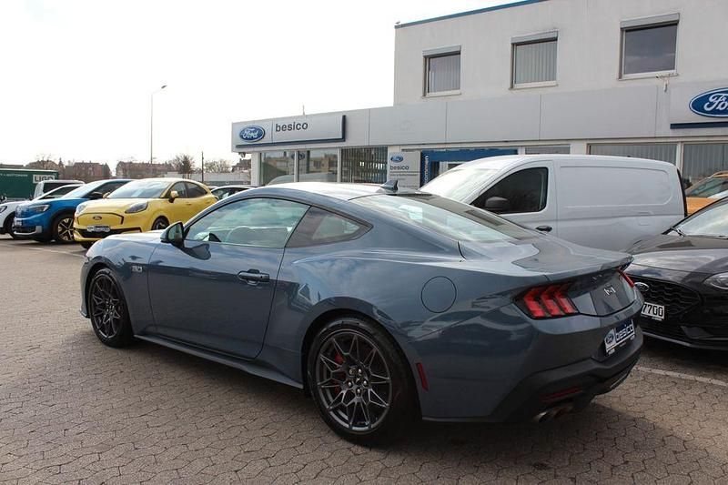 Gebraucht Ford Mustang GT Fastback 446 PS (328 kW) 2025 Vaporblau metallic Coupé