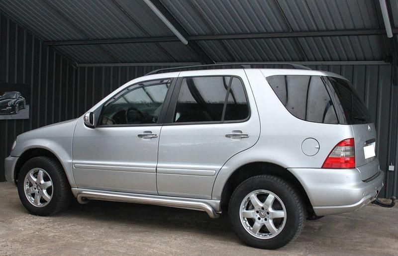 Gebraucht Mercedes ML270 163 PS (119 kW) 2003 Silber SUV