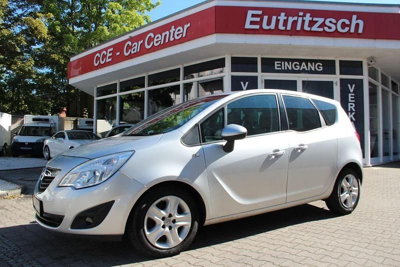 Silber Gebraucht 2011 Opel Meriva Design Edition Van / Kleinbus | 5.380 € (Fairer Preis) - Bild 1/4