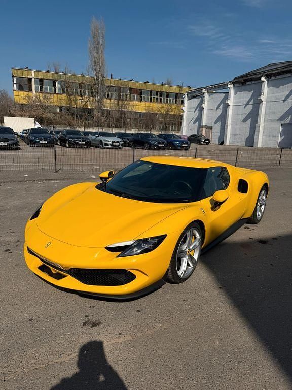 Second-hand Ferrari 296 829 CP (609 kW) 2023 Galben