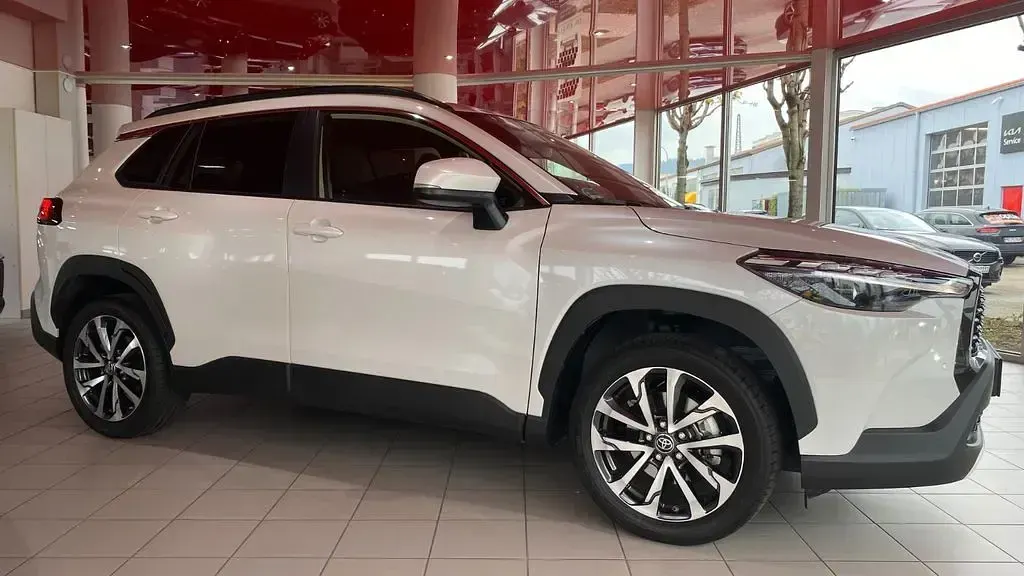 Gebraucht Toyota Corolla Cross Team 152 PS (111 kW) 2025 Platinum white pearl mc. SUV