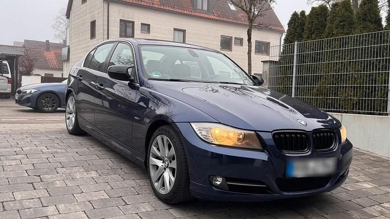 Gebraucht BMW 318 143 PS (105 kW) 2011 Blau Limousine