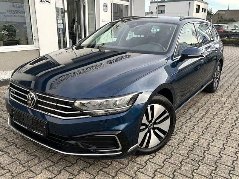 Gebraucht VW Passat GTE 218 PS (160 kW) 2022 Aquamarinblau Kombi