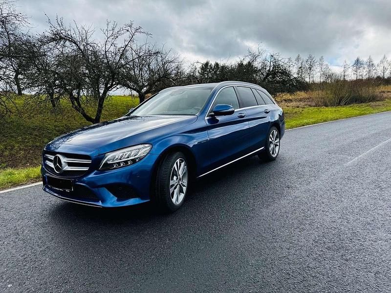 Gebraucht Mercedes C300e Avantgarde 194 PS (142 kW) 2019 Blau Kombi