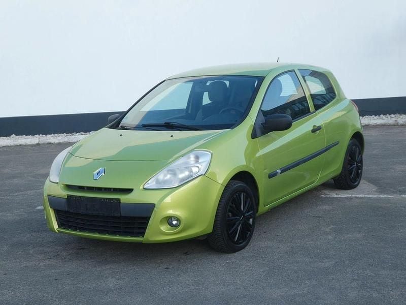 Gebraucht Renault Clio III Expression 75 PS (55 kW) 2010 Grün Limousine