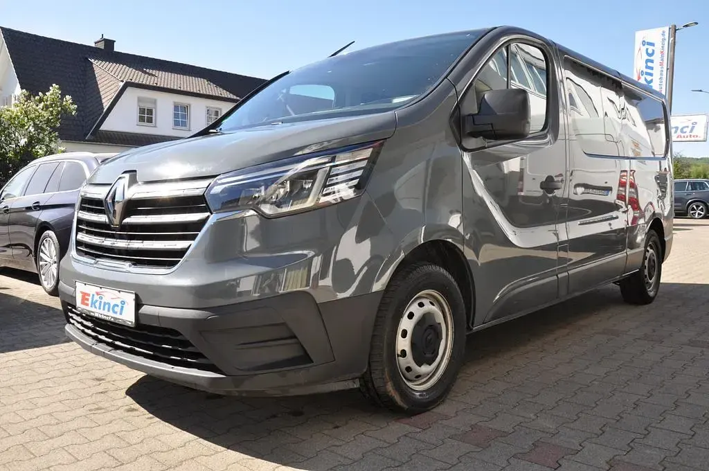 Usata Renault Trafic 129 CV (94 kW) 2023 Grigio Monovolume