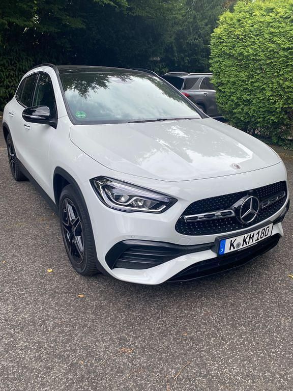 Weiß Gebraucht 2022 Mercedes GLA250 AMG SUV | 39.300 € (Fairer Preis) - Bild 1/4