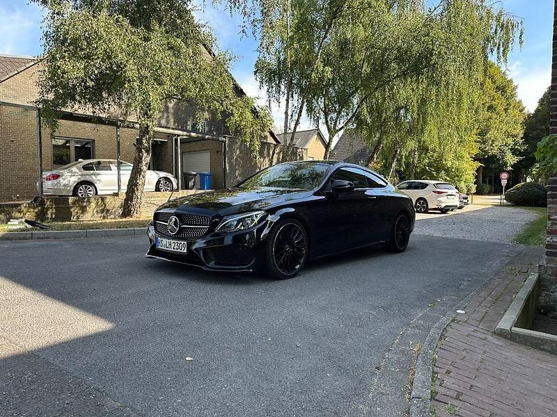 Schwarz Gebraucht 2016 Mercedes C250 AMG line Coupé | 21.999 € (Fairer Preis) - Bild 1/4