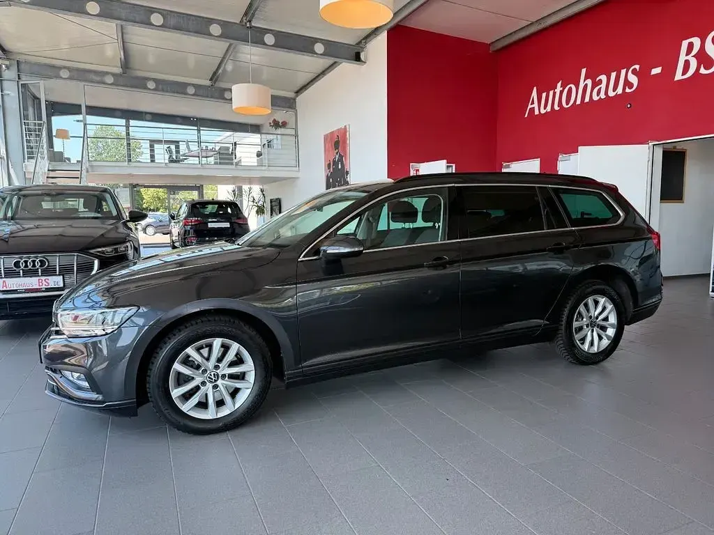 Gebraucht VW Passat Business 150 PS (110 kW) 2024 Grau Kombi
