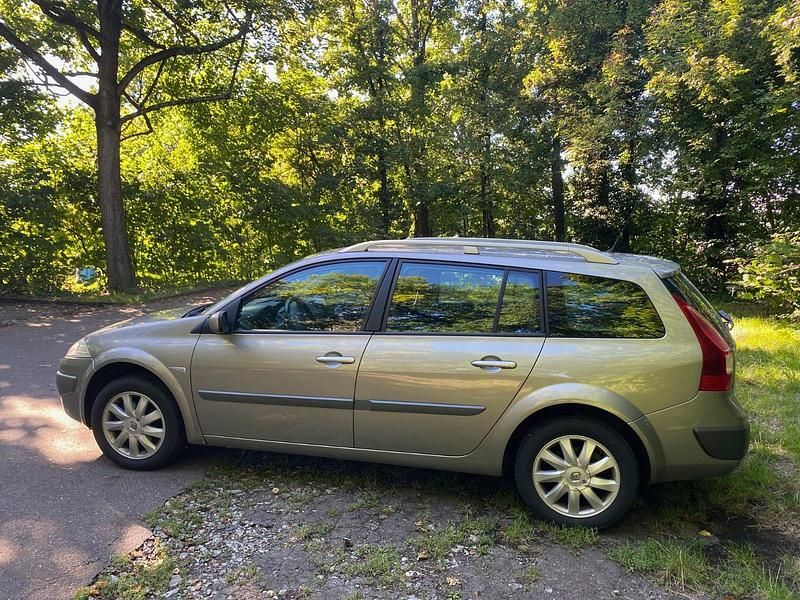 Grau Gebraucht 2007 Renault Mégane II Kombi | 450 € (Superpreis) - Bild 1/3