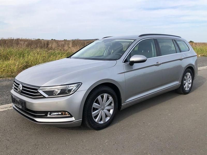 Silber Gebraucht 2015 VW Passat Comfortline Limousine | 9.800 € (Guter Preis) - Bild 1/4
