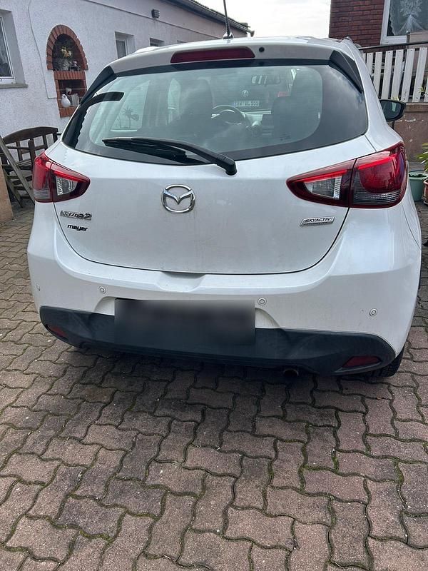 Gebraucht Mazda 2 75 PS (55 kW) 2015 Weiß Kleinwagen