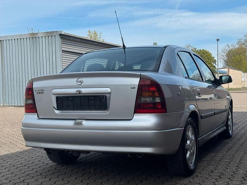 Second-hand Opel Astra 84 CP (61 kW) 2003 Argintiu Berlinǎ