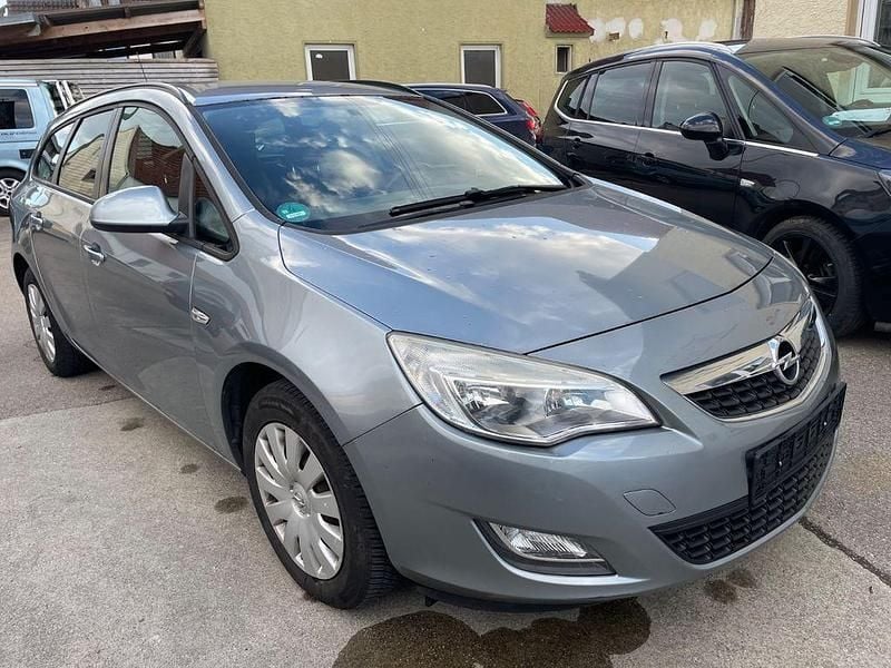 Gebraucht Opel Astra Design Edition 120 PS (88 kW) 2011 Silber Kombi