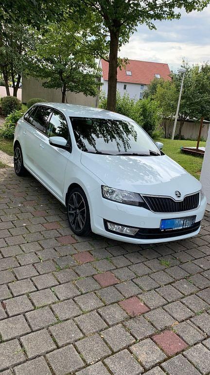 Gebraucht Skoda Rapid Joy 110 PS (80 kW) 2016 Weiß Limousine