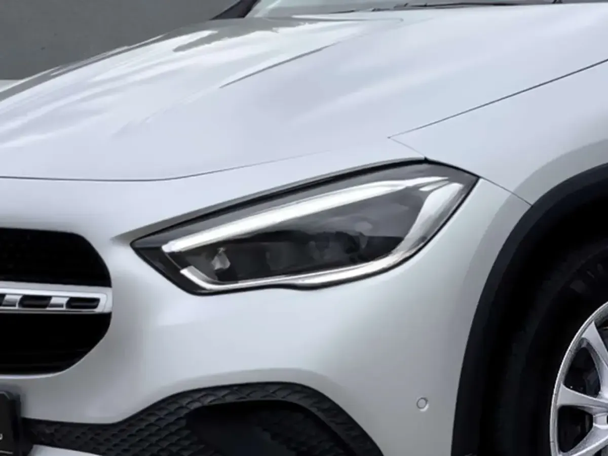 Gebraucht Mercedes GLA250 160 PS (117 kW) 2022 Iridiumsilber metallic SUV