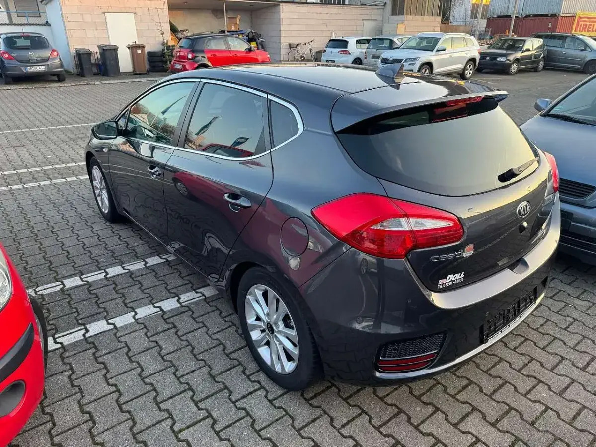 Occasion Kia Ceed DREAM-TEAM Edition 101 ch (74 kW) 2017 Noir Citadine