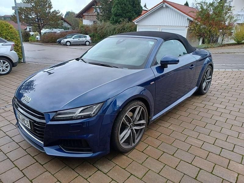 Blau Gebraucht 2016 Audi TT Roadster Ambiente Cabrio | 22.490 € (Fairer Preis) - Bild 1/4