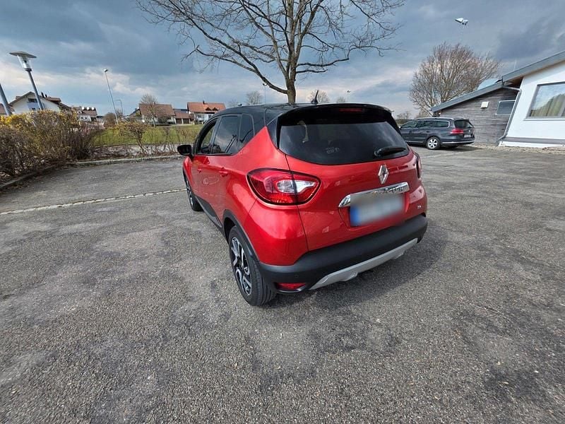 Gebraucht Renault Captur Elysee 118 PS (86 kW) 2016 Rot SUV