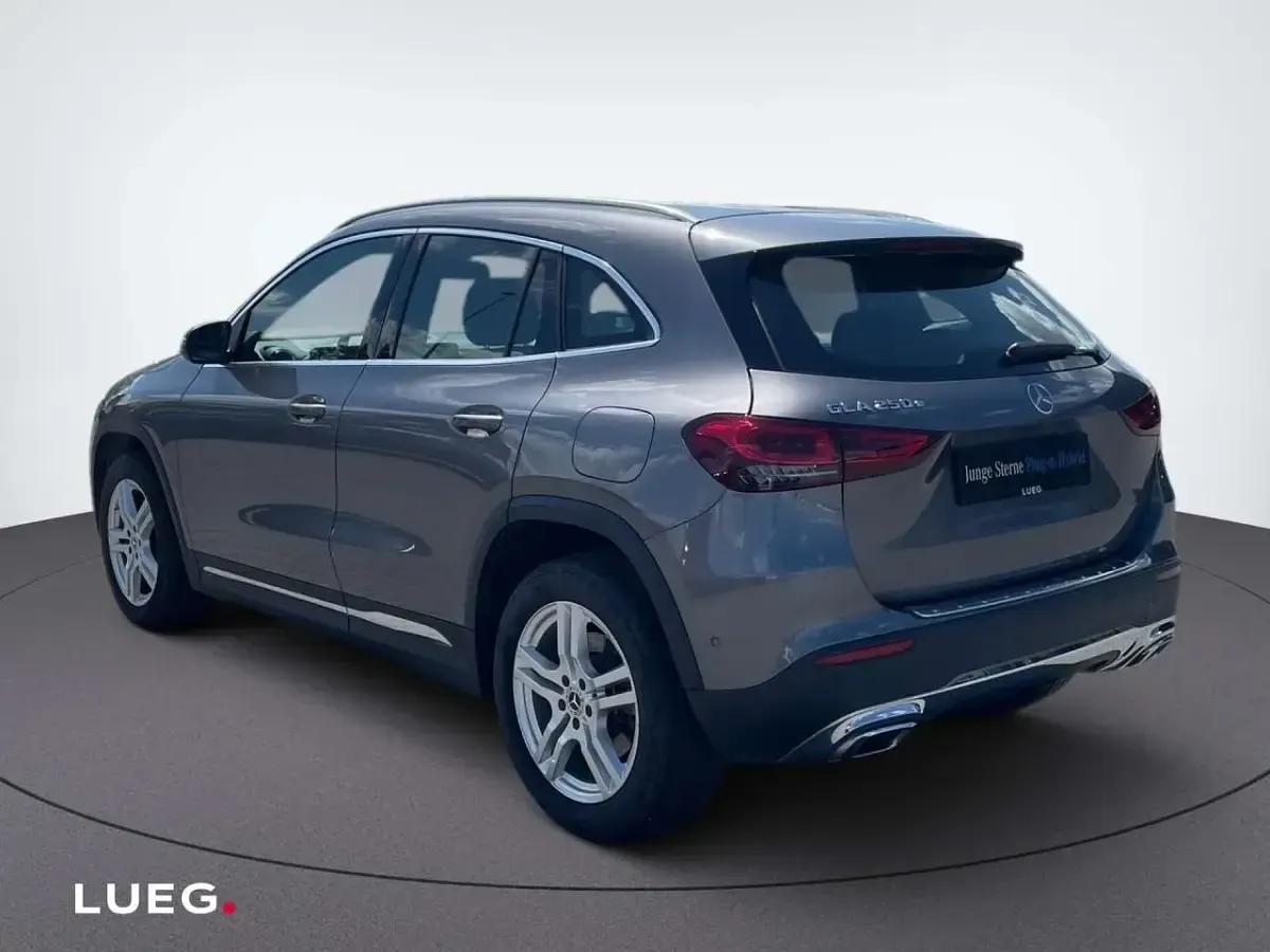 Gebraucht Mercedes GLA250 Progressive 160 PS (117 kW) 2021 Grau SUV