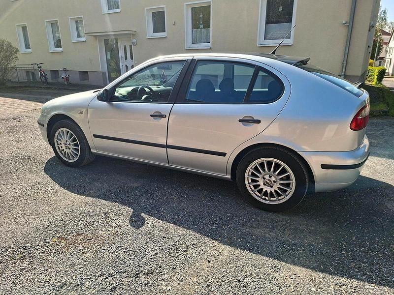 Usata Seat Leon 105 CV (77 kW) 2003 Argento Utilitaria