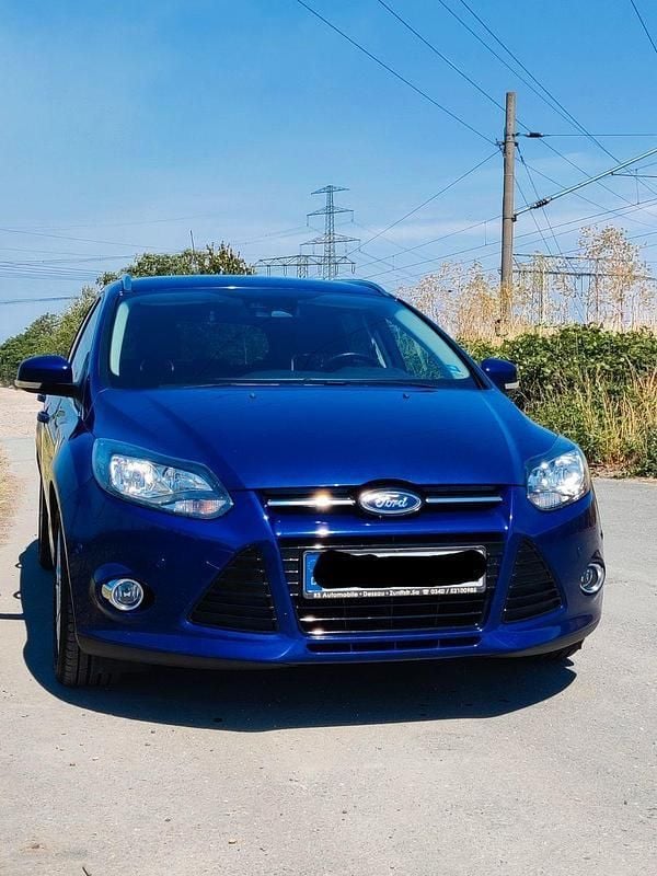 Blau Gebraucht 2013 Ford Focus Titanium Kombi | 2.499 € (Superpreis) - Bild 1/4