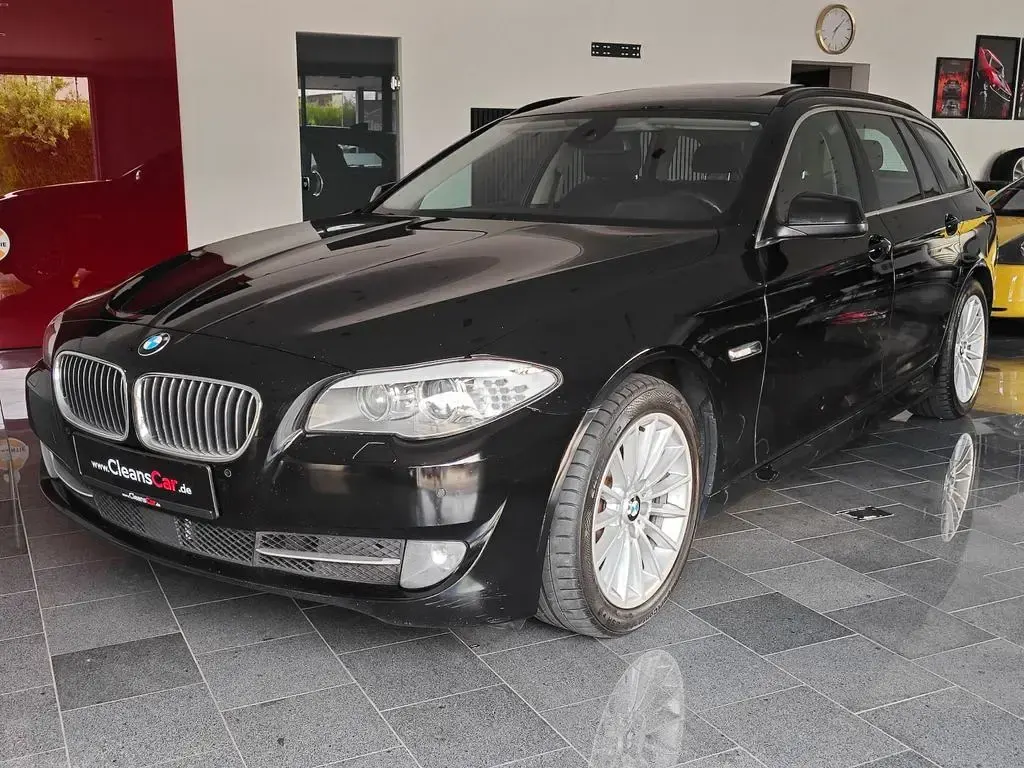 Gebraucht BMW 530 258 PS (189 kW) 2011 Schwarz Kombi