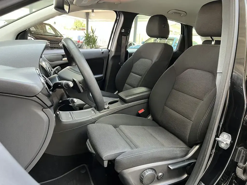 Gebraucht Mercedes B200 136 PS (100 kW) 2019 Schwarz Kleinwagen