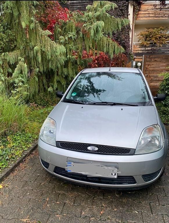 Grau Gebraucht 2005 Ford Fiesta Kleinwagen | 1.300 € (Guter Preis) - Bild 1/4
