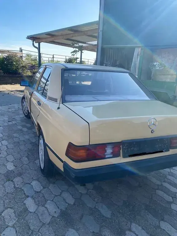 Gebraucht Mercedes 190 72 PS (52 kW) 1987 Gelb Limousine