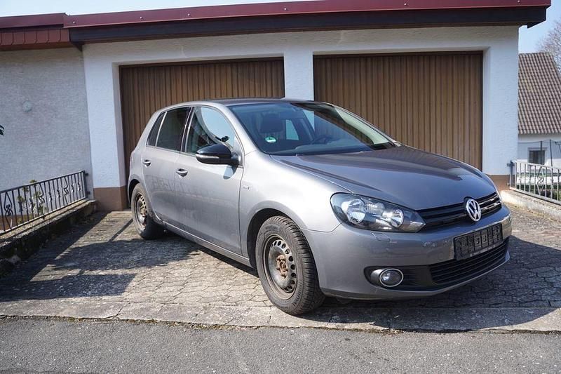 Gebraucht VW Golf VII Match 105 PS (77 kW) 2012 Grau Limousine