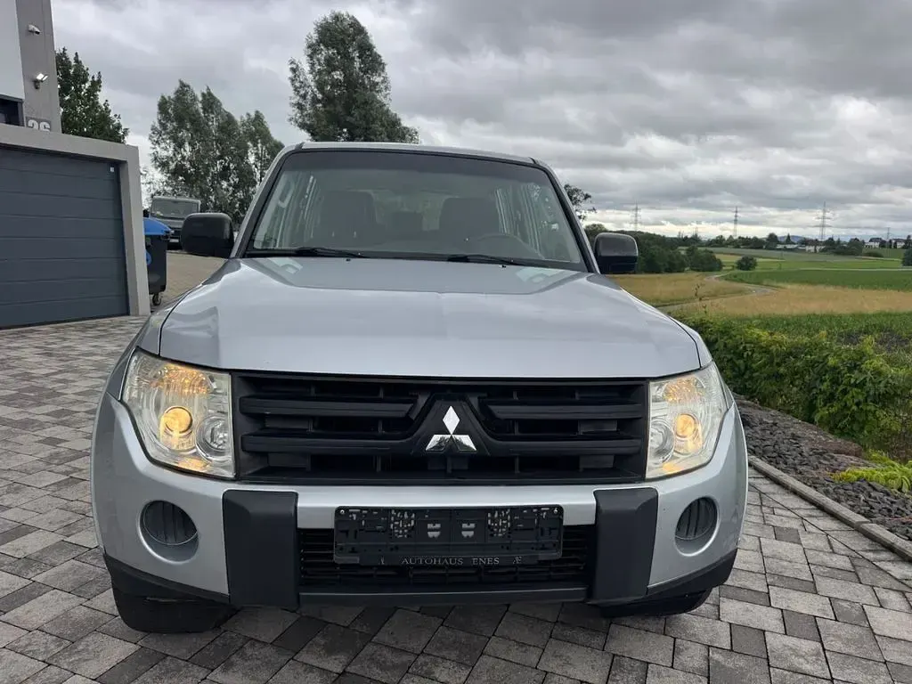 Gebraucht Mitsubishi Pajero Invite 170 PS (125 kW) 2008 Silber SUV