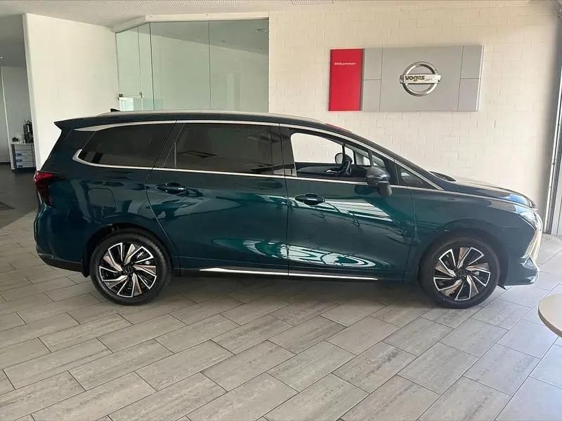 Gebraucht DFSK Forthing 4 177 PS (130 kW) 2024 Grün Van / Kleinbus