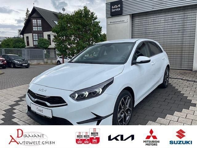 Weiß Neu 2025 Kia Ceed Style Limousine | 24.800 € (Guter Preis) - Bild 1/4