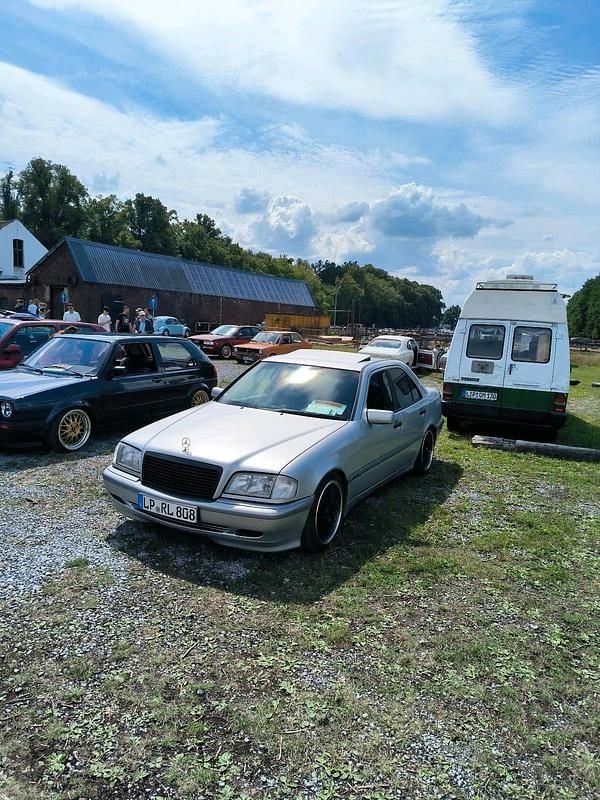 Silber Gebraucht 1997 Mercedes C180 Classic Limousine | 2.750 € (Fairer Preis) - Bild 1/4