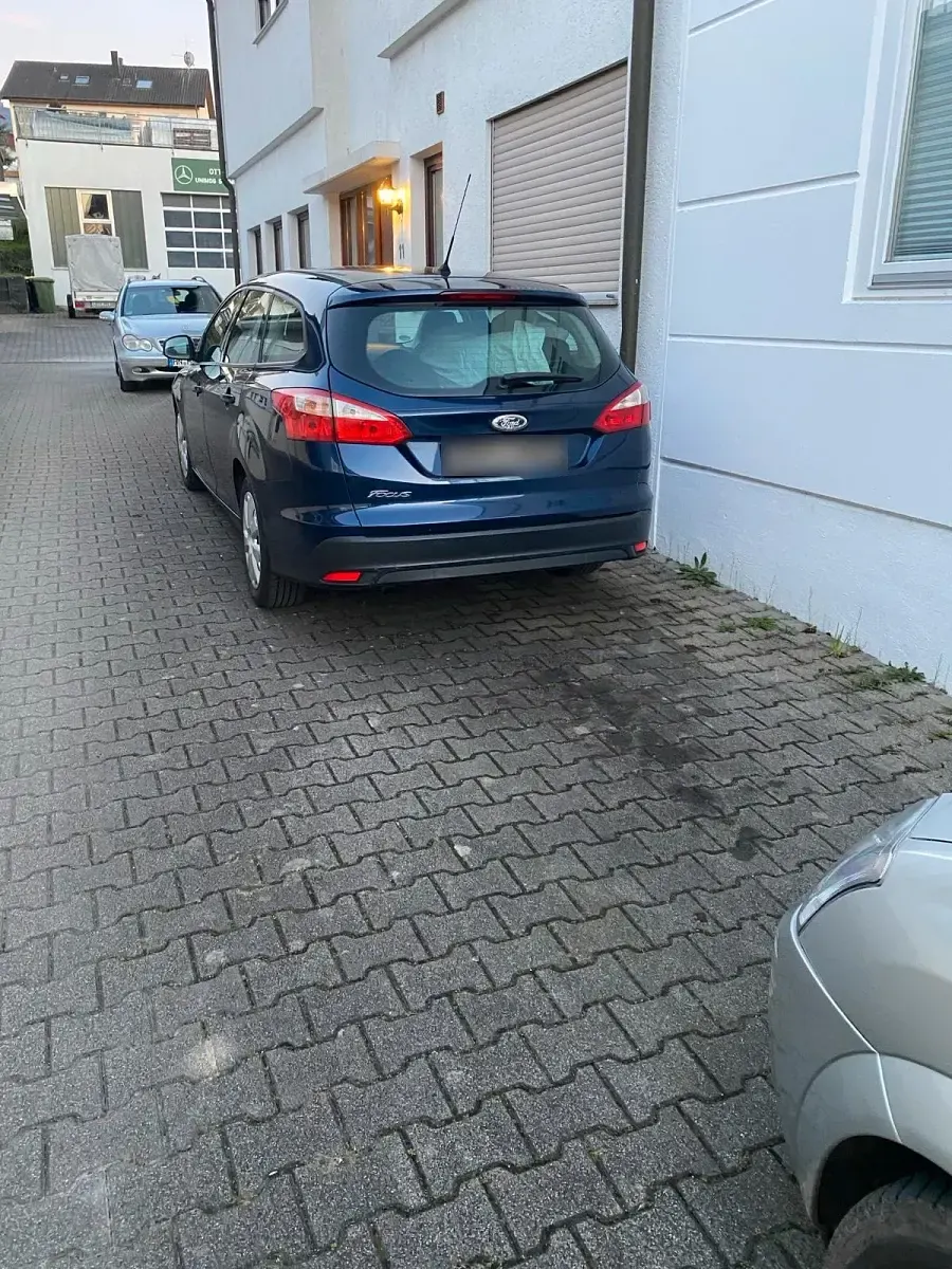 Gebraucht Ford Focus 105 PS (77 kW) 2012 Blau Limousine