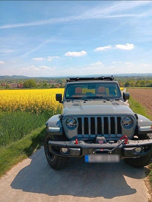 Grau Gebraucht 2021 Jeep Wrangler Sahara SUV | 49.999 € (Etwas zu teuer) - Bild 1/4