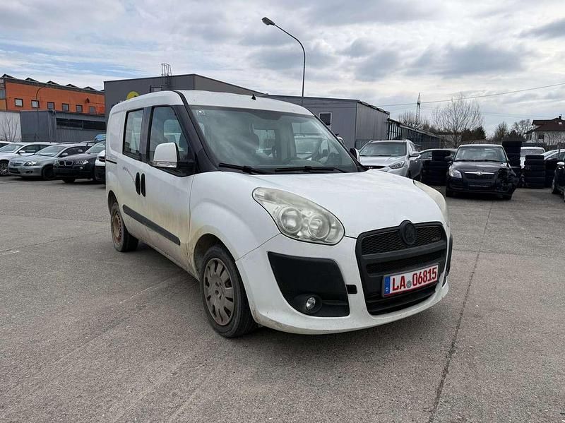 Gebraucht Fiat Doblò 105 PS (77 kW) 2011 Colore esterno (weiß) Van / Kleinbus