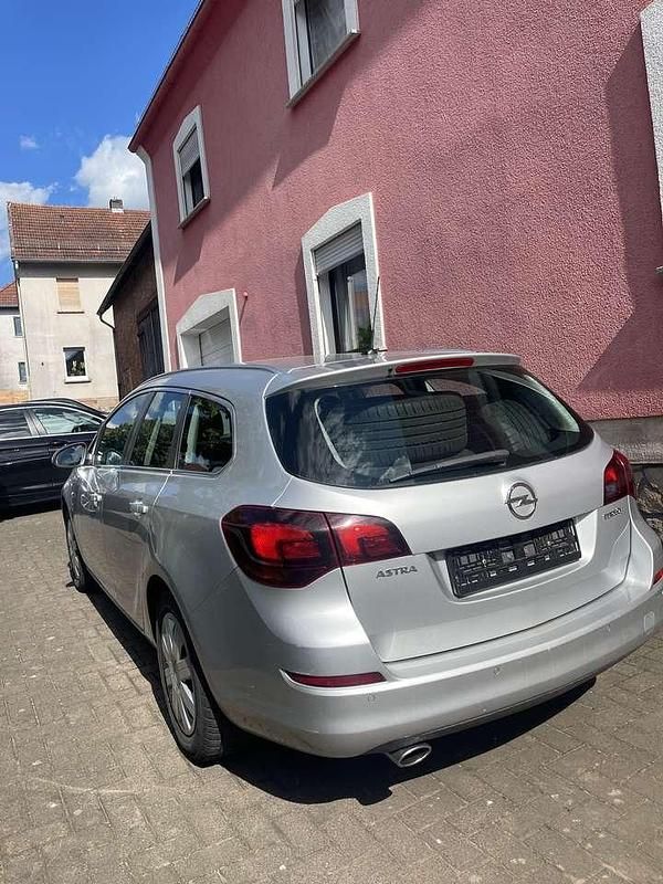 Gebraucht 2011 Opel Astra Innovation Kombi | 4.000 € (Fairer Preis) - Bild 1/4