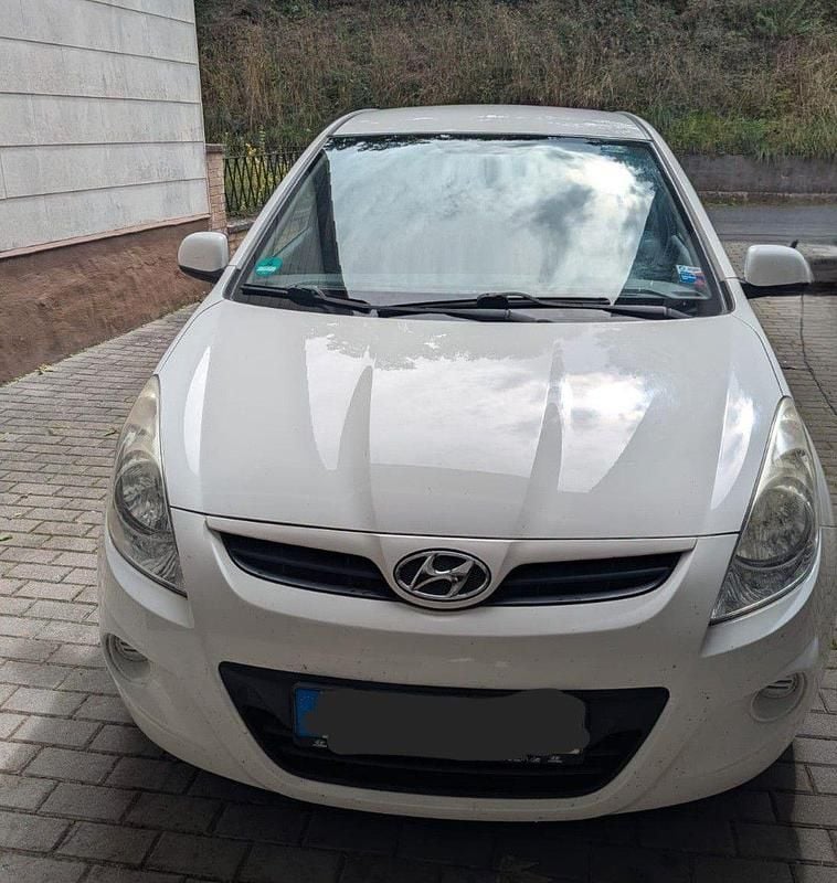 Weiß Gebraucht 2012 Hyundai i20 Kleinwagen | 1.500 € (Superpreis) - Bild 1/4