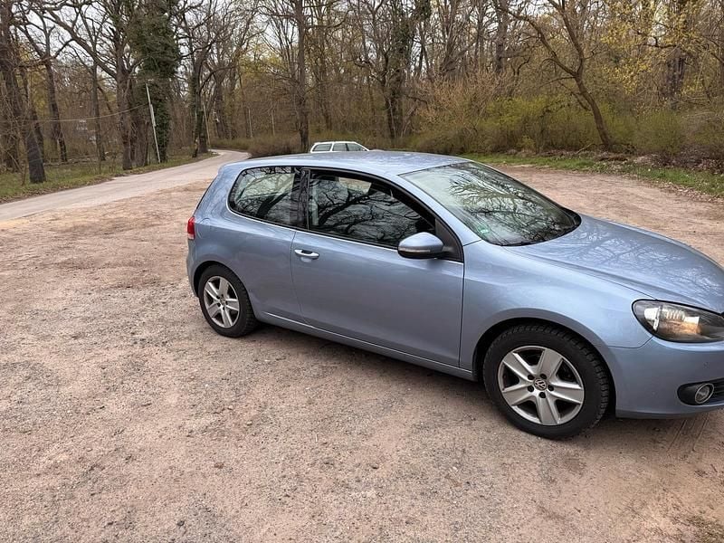 Gebraucht VW Golf VI 101 PS (74 kW) 2009 Blau Kleinwagen