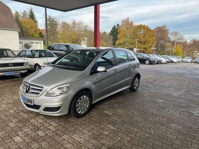 Gebraucht Mercedes B180 116 PS (85 kW) 2010 Silber Van / Kleinbus