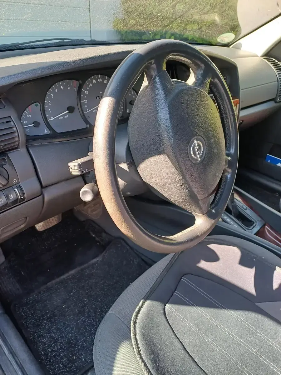 Second-hand Opel Omega 220 CP (161 kW) 2002 Andere farben Break