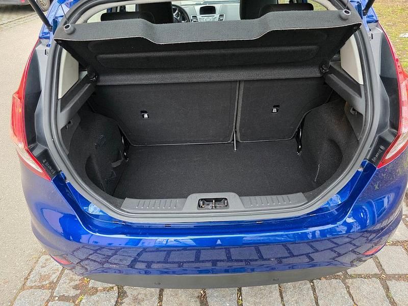 Gebraucht Ford Fiesta SYNC Edition 80 PS (58 kW) 2016 Blau Limousine