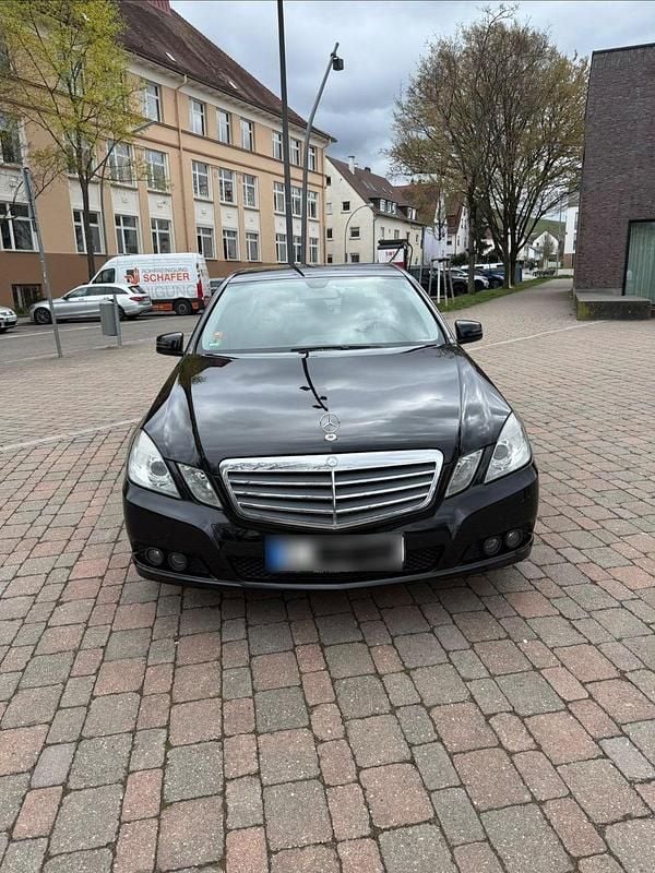 Second-hand Mercedes E220 170 CP (125 kW) 2010 Negru Berlinǎ