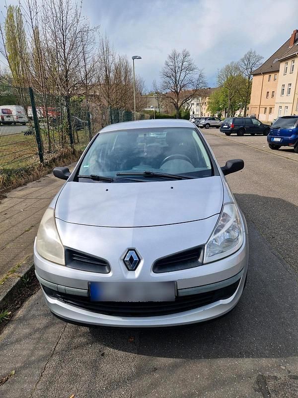 Gebraucht Renault Clio II 75 PS (55 kW) 2007 Silber Kleinwagen